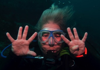 Leslie's 900th dive